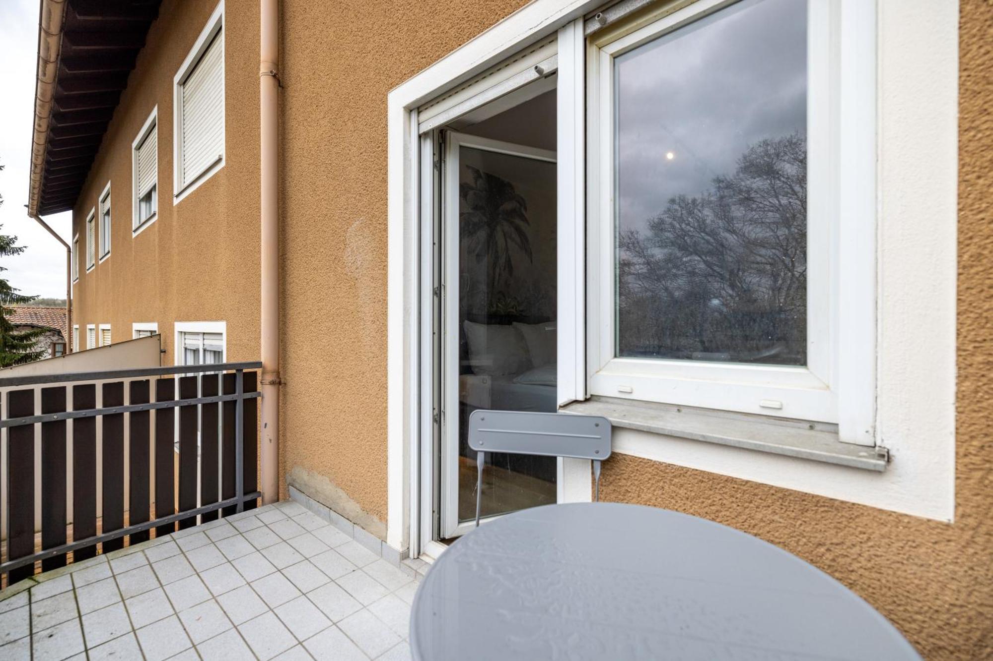 Kleines Apartment Mit Balkon Wurtzbourg Extérieur photo